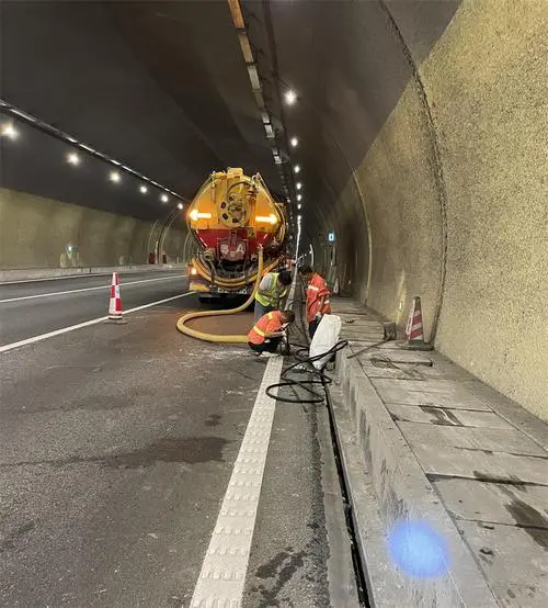 定陶隧道排水渠清淤